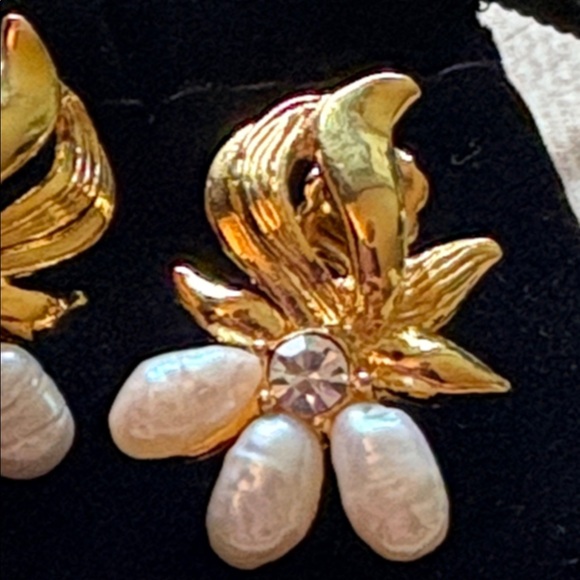 Avon Vintage GoldPlated Freshwater Pearl & Rhinestone Pierced Earrings 156 - Picture 6 of 13